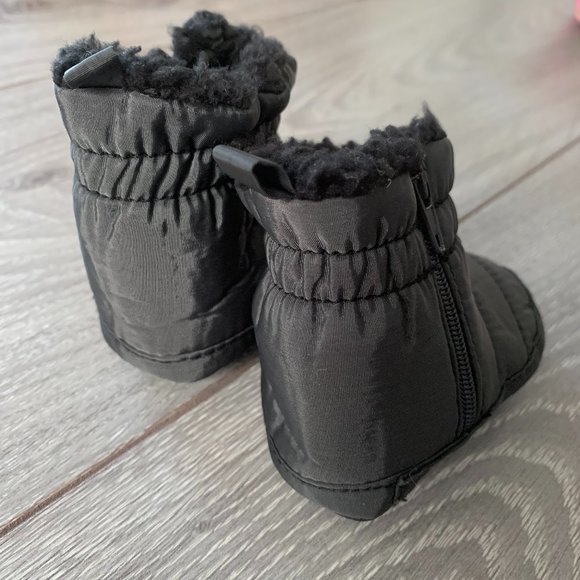 (NWOT) Black unisex baby winter booties - Picture 1 of 4